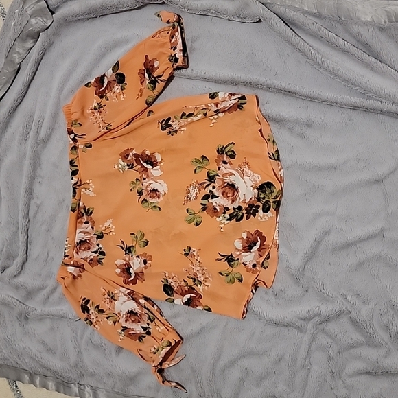 Off The Shoulder Blouse - Picture 4 of 4